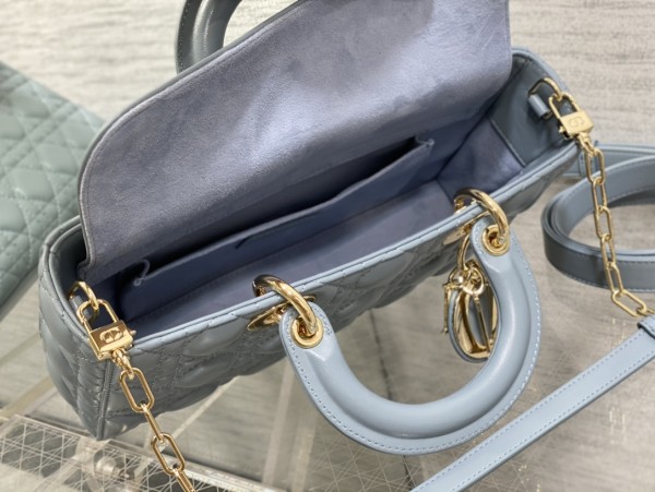 Handbag   Dior  size  26*6*14 cm 