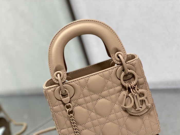  Handbag   Dior   size  17 cm