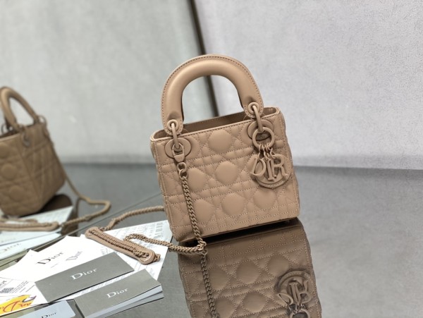  Handbag   Dior   size  17 cm