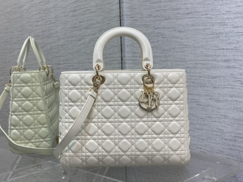 Handbag   Dior  size  32 cm