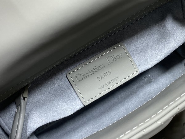  Handbag   Dior  size  17 cm