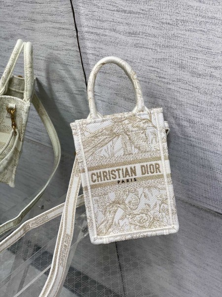  Handbag   Dior   size 13.5*5*18 cm