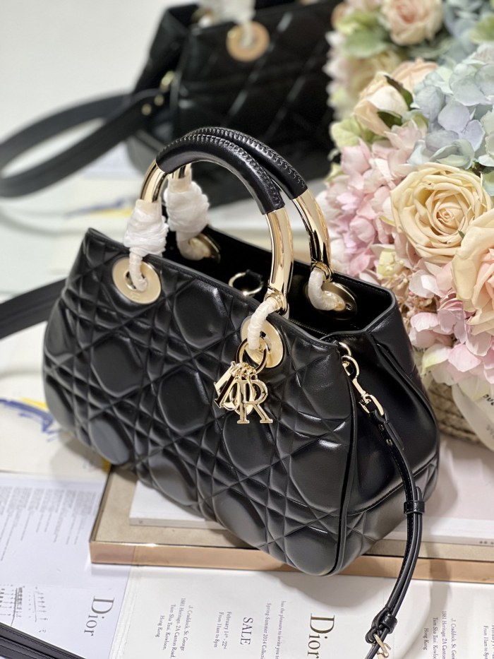 Handbag   Dior  0062   size  30*18.5*11.5 cm