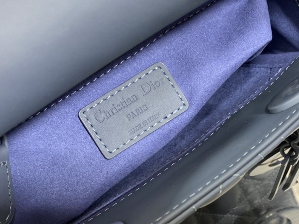 Handbag   Dior  size  20 cm