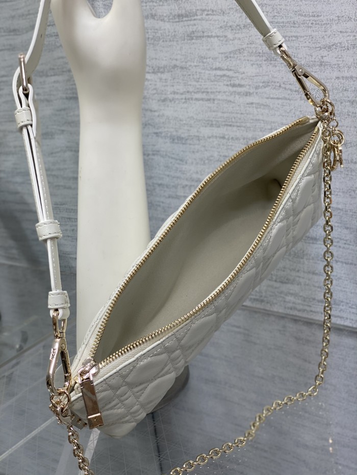 Handbag   Dior  size  27×12×5 cm