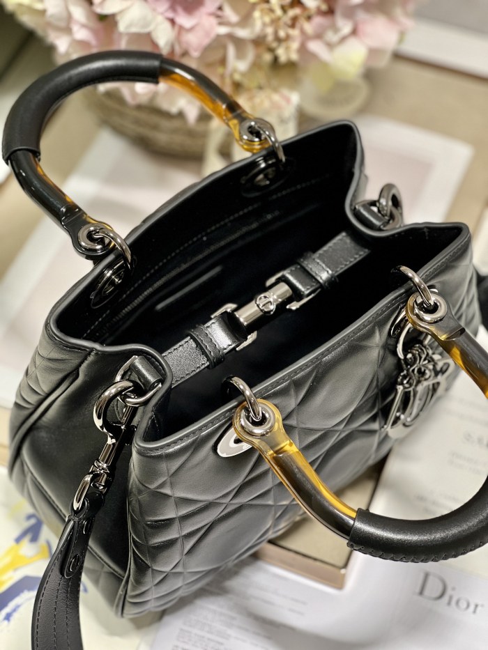 Handbag   Dior   0062  size  24*16.5*9.5 cm