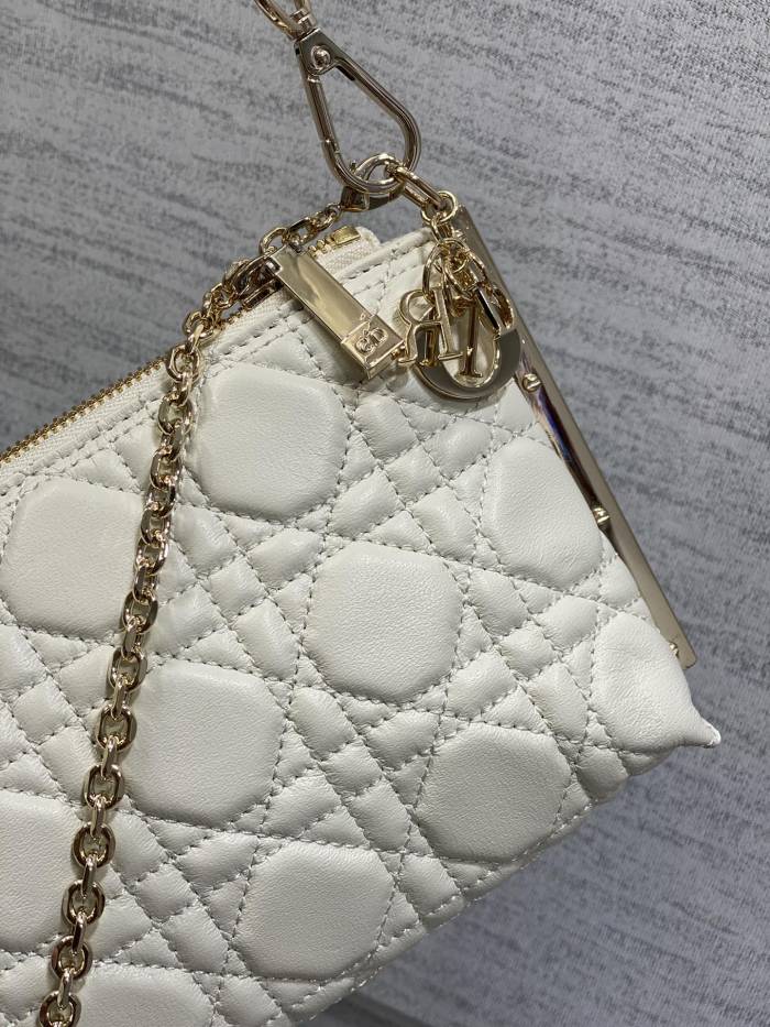 Handbag   Dior  size  27×12×5 cm