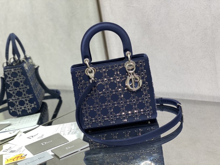 Handbag   Dior  size  24 cm