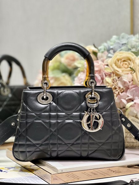 Handbag   Dior   0062  size  24*16.5*9.5 cm