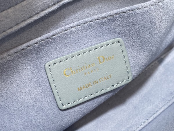 Handbag   Dior  size  26*6*14 cm 