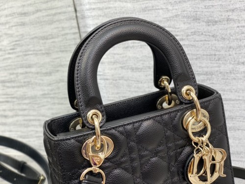  Handbag   Dior  size  20 cm
