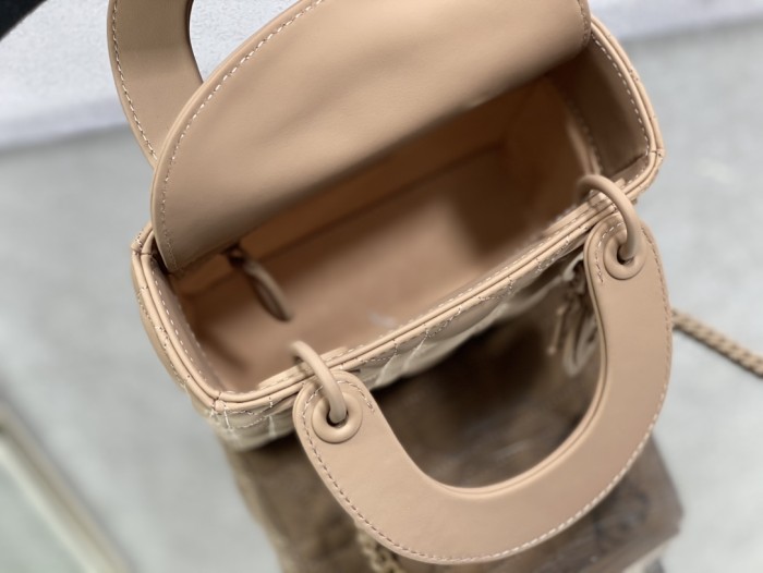  Handbag   Dior   size  17 cm