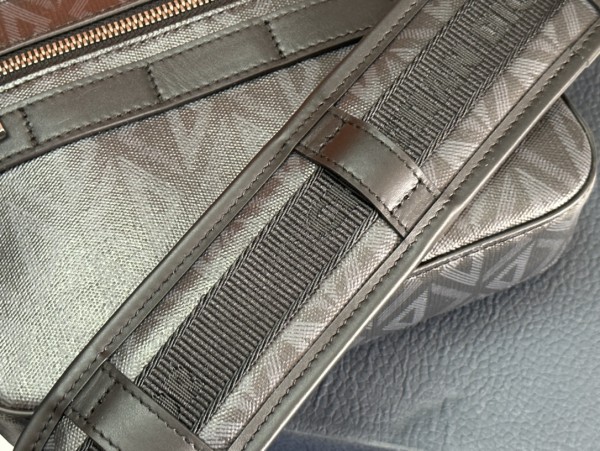 Handbag   Dior  93307  size  22 x 15 x 6  cm