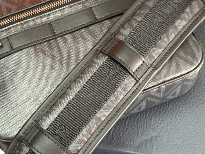 Handbag   Dior  93307  size  22 x 15 x 6  cm