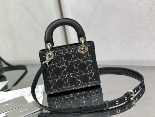 Handbag   Dior  size  17 cm