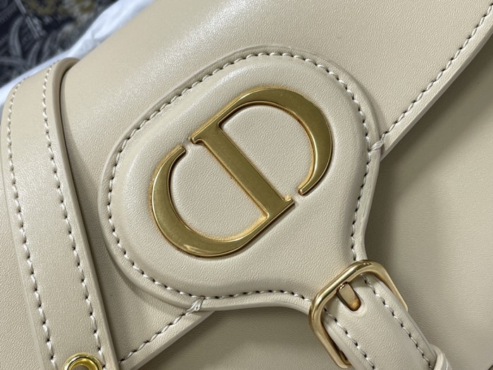  Handbag   Dior  M9327  size  22 x 13 x 5  cm