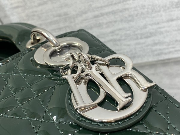 Handbag   Dior  size  17 cm