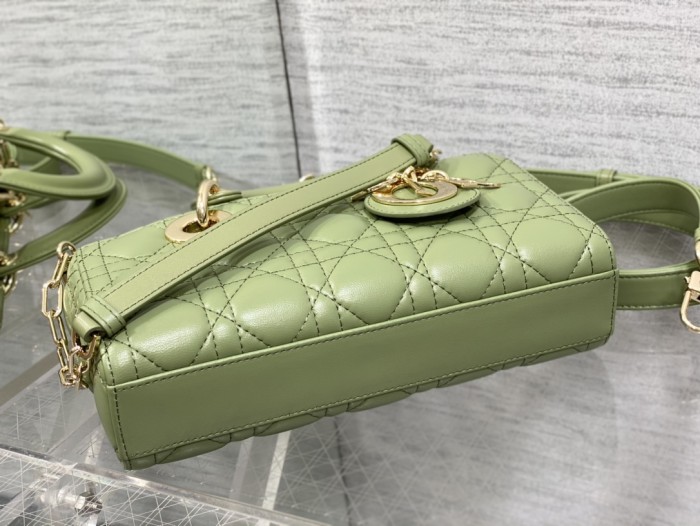 Handbag   Dior  size  22.5*6*11.5 cm