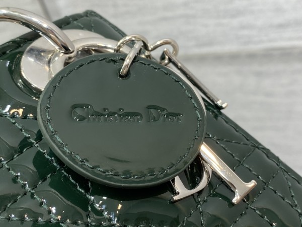 Handbag   Dior  size  17 cm