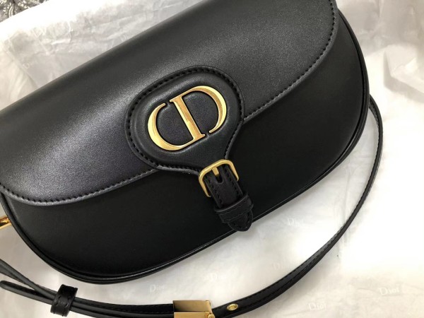  Handbag   Dior   M9327  size  22 x 13 x 5   cm