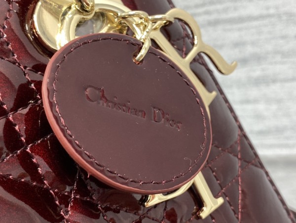  Handbag   Dior  size  20 cm