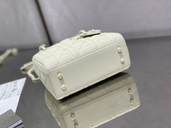  Handbag   Dior  size 17 cm