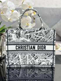 Handbag   Dior  M1286  size  36 x 27.5 x 16.5  cm