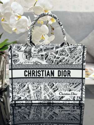 Handbag   Dior  M1286  size  36 x 27.5 x 16.5  cm