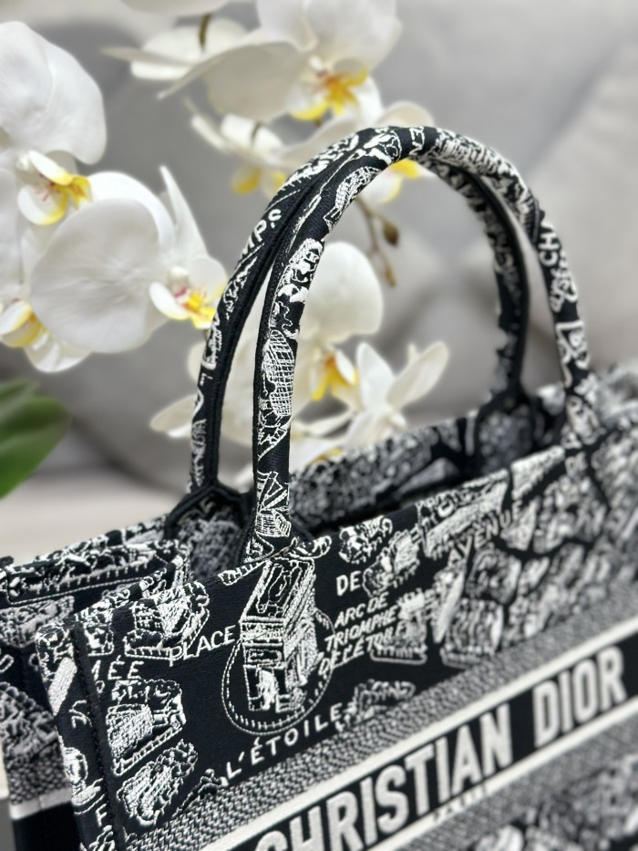 Handbag   Dior  M1286  size  36 x 27.5 x 16.5   cm
