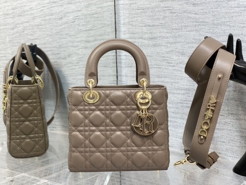 Handbag   Dior size  20 cm