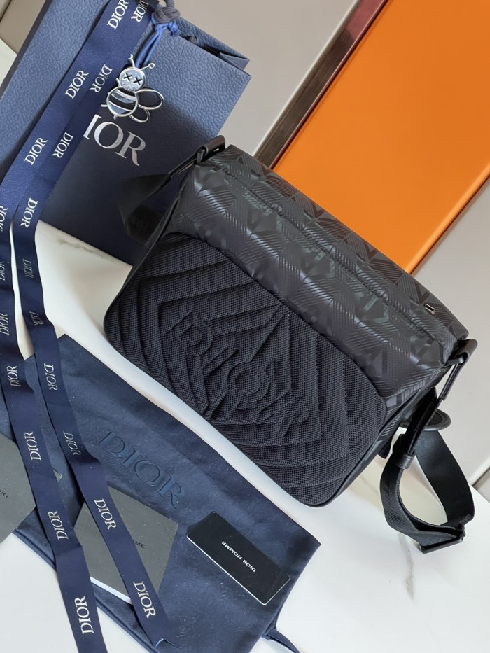  Handbag   Dior   89019  size  31 x 21 x 8  cm