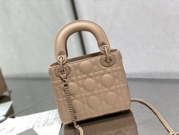  Handbag   Dior   size  17 cm