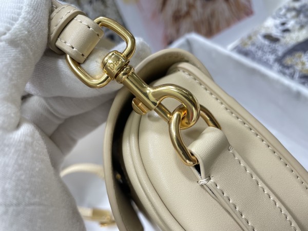  Handbag   Dior  M9327  size  22 x 13 x 5  cm