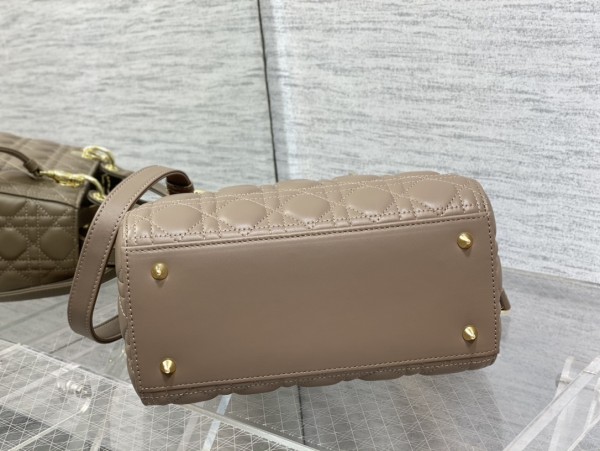 Handbag   Dior  size  24 cm