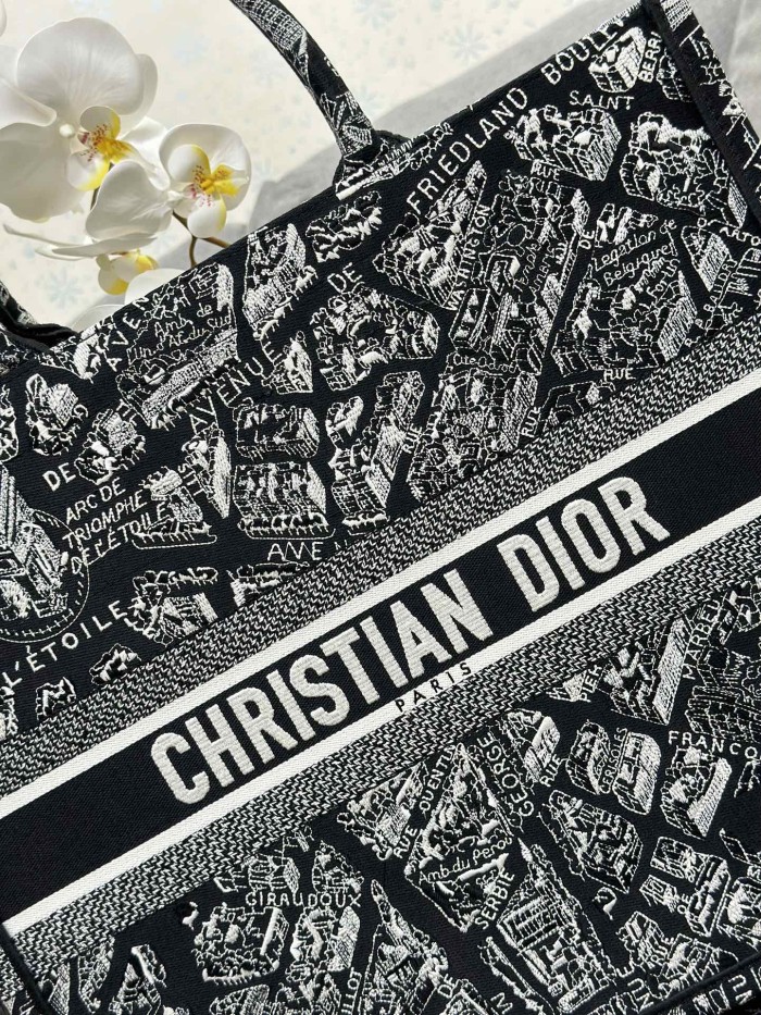 Handbag   Dior   M1286  size  42 x 35 x 18.5  cm