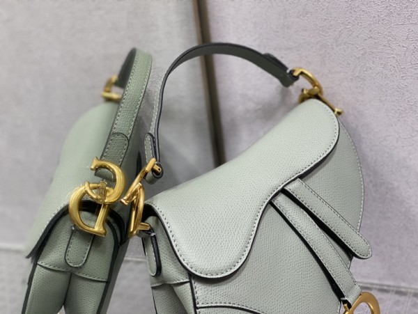 Handbag   Dior  size 19.5 cm