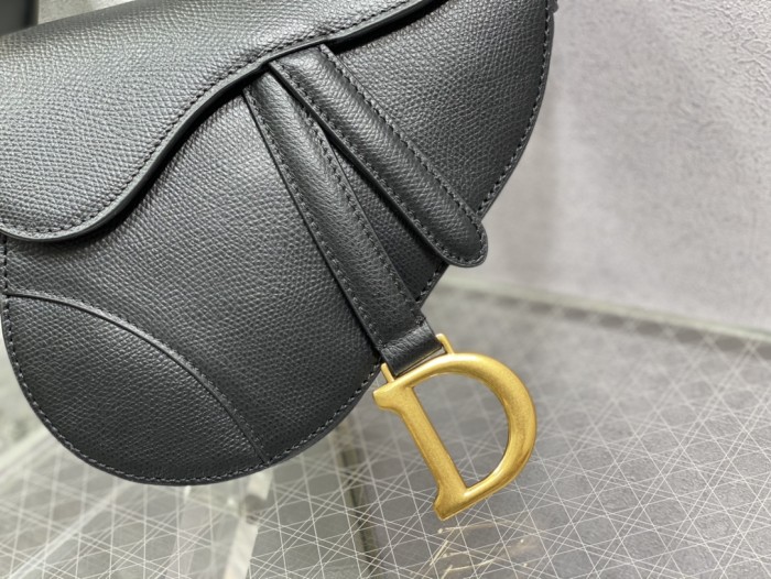 Handbag   Dior  size  19.5 cm