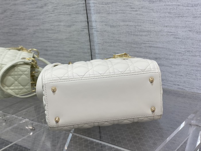Handbag   Dior  size  24 cm