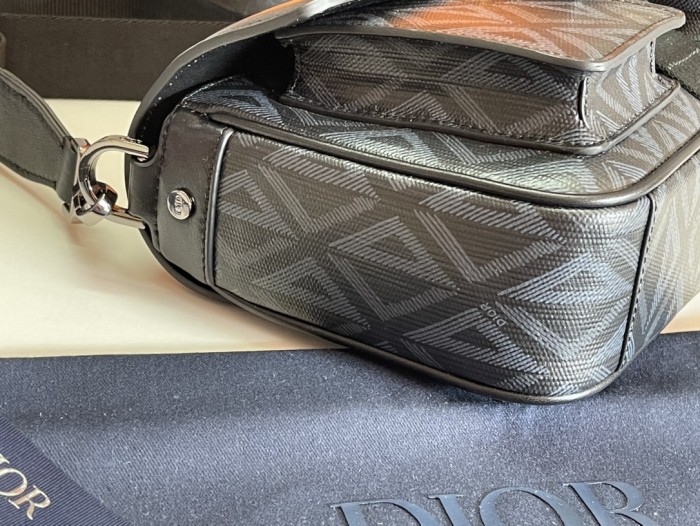 Handbag   Dior  93369   size  27 x 17 x 9  cm