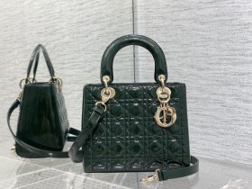  Handbag   Dior  size  24 cm