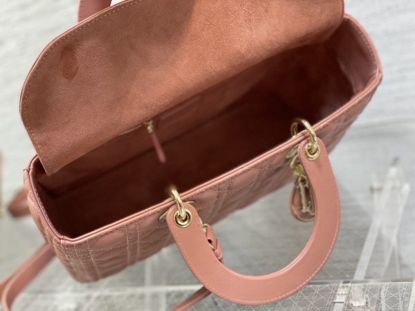 Handbag   Dior  size  32 cm