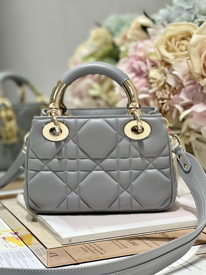 Handbag   Dior  0062  size  19*13*8 cm