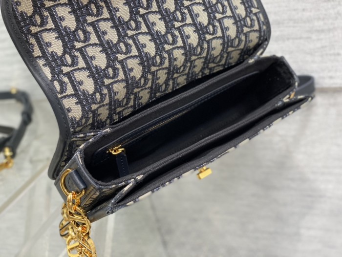 Handbag   Dior  size  22.5*6.5*12.5 cm