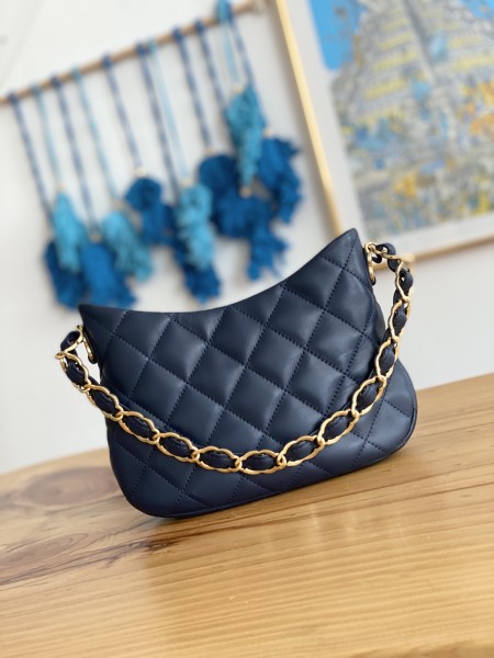 Handbag   Dior  AS3562  size  17.5*24*6 cm