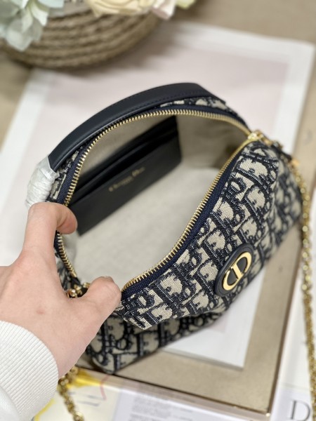 Handbag   Dior  9077  size  21×12.5×8 cm