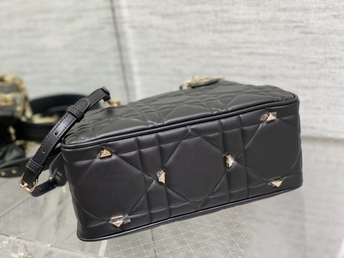 Handbag   Dior  size  25*10*16 cm