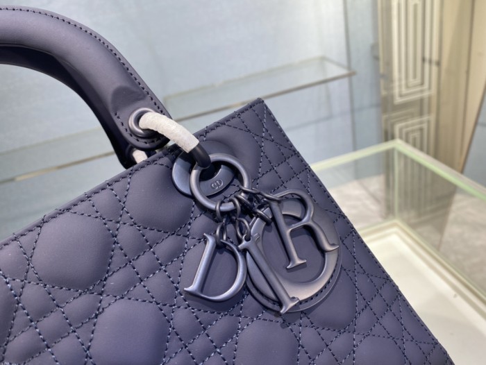Handbag   Dior  6605  size  24*12*20  cm