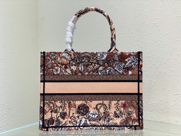 Handbag   Dior  8001  size  36 x 27.5 x 16.5  cm