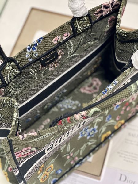 Handbag   Dior   1286  size  36×28 cm