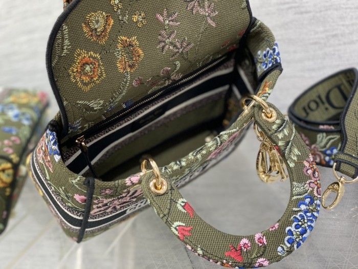 Handbag   Dior  size  24*11*20 cm